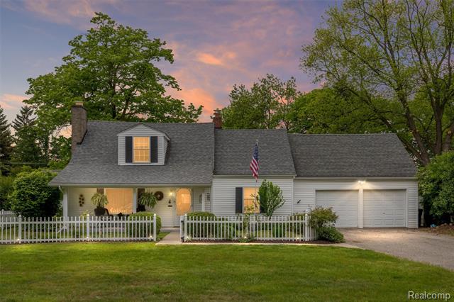 front view picture of 14251 Richfield, Livonia, MI. 48154