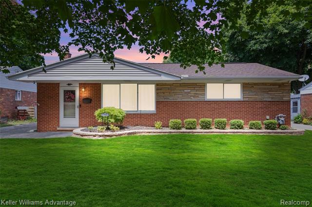front view picture of 37862 Parkhurst, Livonia, MI. 48154
