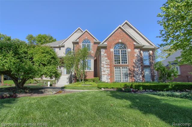 front view picture of 18241 Parkshore Dr, Northville, MI. 48168