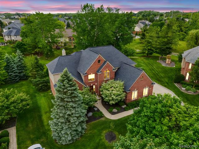 front view picture of 17532 Williamsburg Ct, Northville, MI. 48168