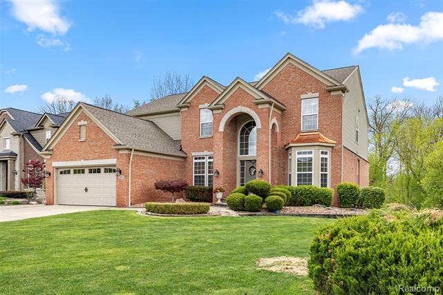 front view picture of 16784 Yellowstone Dr, Northville, MI. 48168