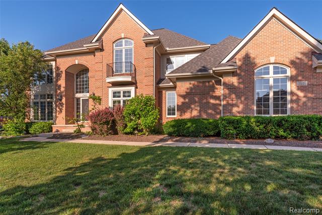 front view picture of 17601 Rolling Woods Cir, Northville, MI. 48168