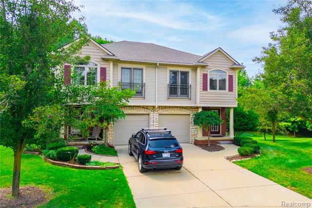 front view picture of 50580 Beechwood Ct, Plymouth, MI. 48170