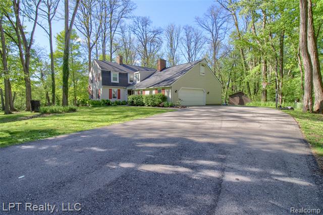 front view picture of 47300 Maplebrook, Northville, MI. 48168