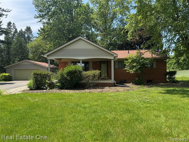 front view picture of 17535 Ridge Rd, Northville, MI. 48168