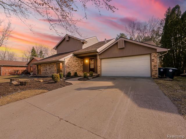 front view picture of 16330 Penn, Livonia, MI. 48154