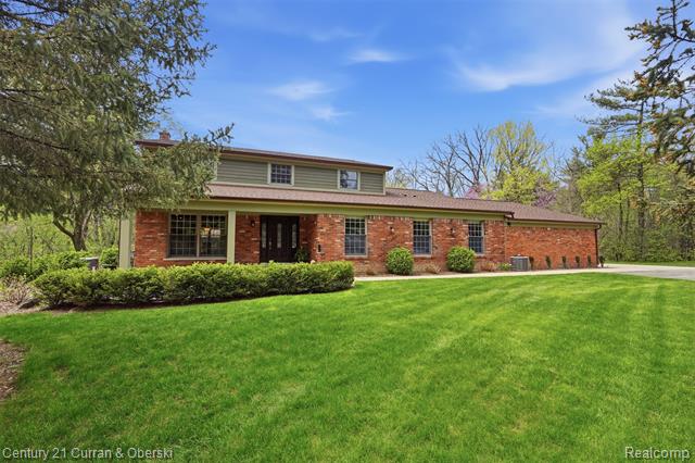 front view picture of 19559 Meadowbrook Rd, Northville, MI. 48167