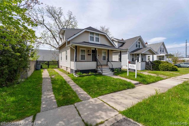 front view picture of 988 E Troy St, Ferndale, MI. 48220
