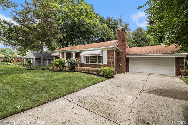 front view picture of 33480 Alta Loma Dr, Farmington, MI. 48335