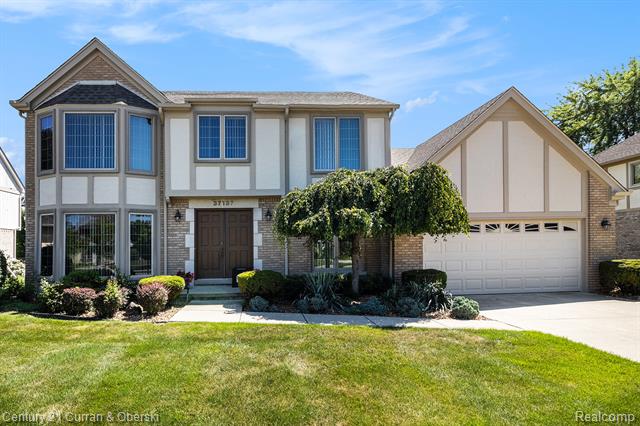 front view picture of 37137 Muirfield, Livonia, MI. 48152