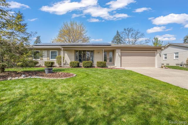 front view picture of 18681 Fairway, Livonia, MI. 48152