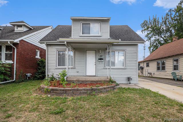front view picture of 1054 E Troy St, Ferndale, MI. 48220