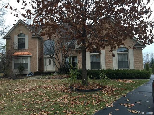 front view picture of 39450 Legend Ct, Northville, MI. 48167