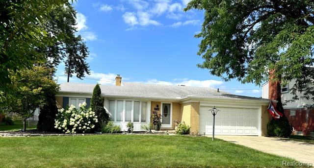 front view picture of 37502 Ladywood, Livonia, MI. 48154