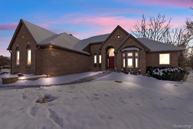 front view picture of 46575 Red Oak Dr, Northville, MI. 48168