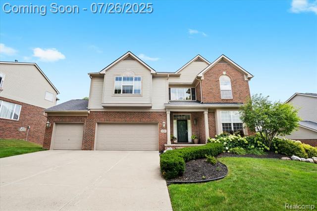 front view picture of 16962 Algonquin Dr, Northville, MI. 48168