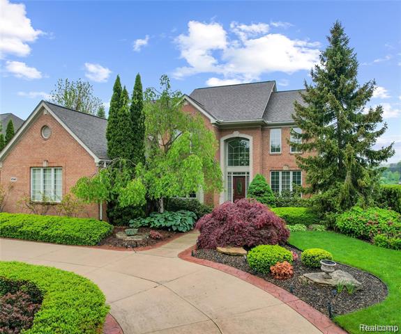 front view picture of 17747 Parkshore Dr, Northville, MI. 48168