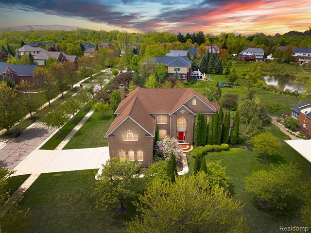 front view picture of 18937 Heather Ridge Dr, Northville, MI. 48168