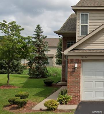 front view picture of 17632 Gateway Cir, Southfield, MI. 48075