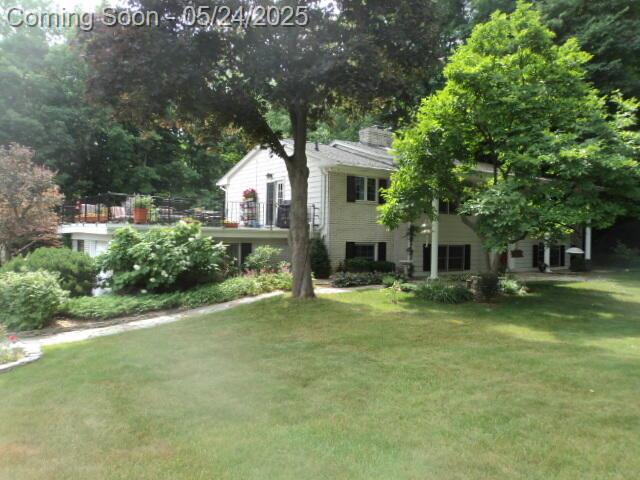 front view picture of 20196 E Whipple Dr, Northville, MI. 48167