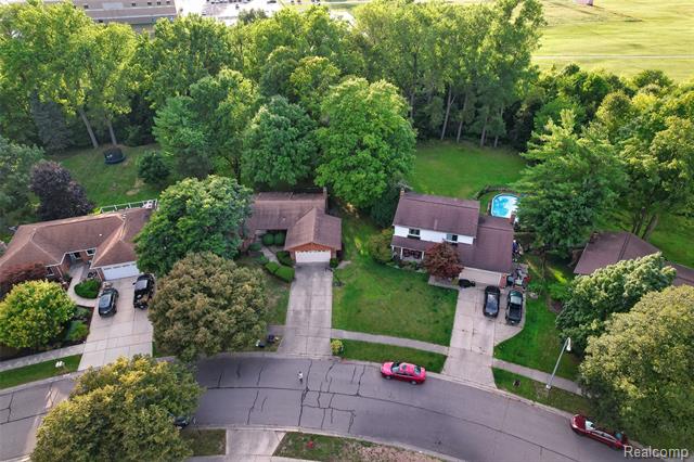front view picture of 17405 Francavilla, Livonia, MI. 48152