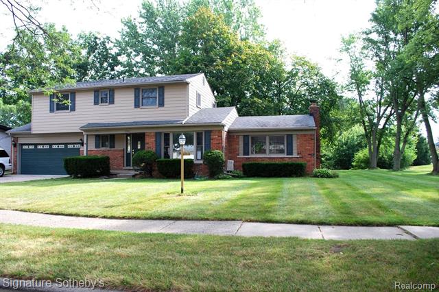 front view picture of 17142 Westbrook, Livonia, MI. 48152