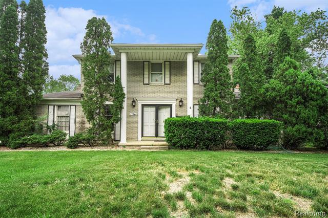 front view picture of 17346 Fairway, Livonia, MI. 48152