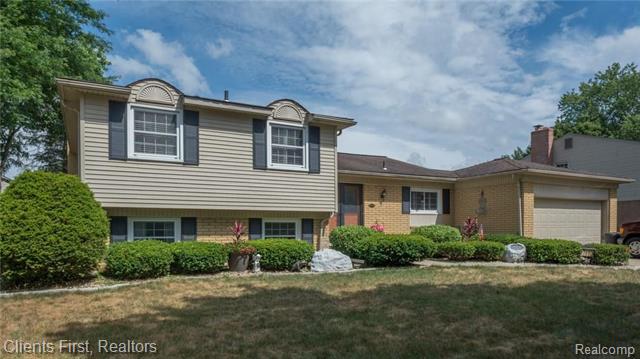 front view picture of 17460 Park, Livonia, MI. 48152