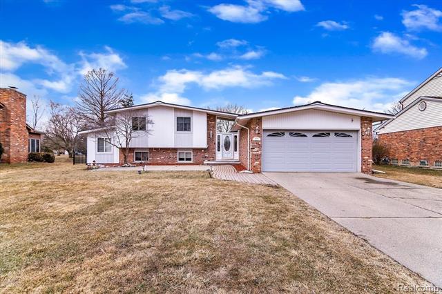 front view picture of 16303 Parklane, Livonia, MI. 48154