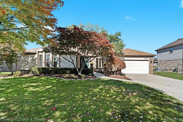 front view picture of 37578 Munger, Livonia, MI. 48154