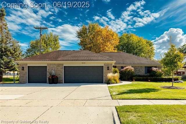 front view picture of 16042 Newburgh, Livonia, MI. 48154