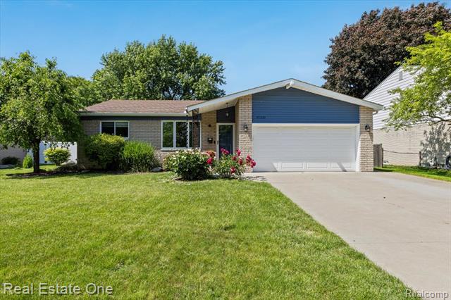 front view picture of 37332 Bristol, Livonia, MI. 48154