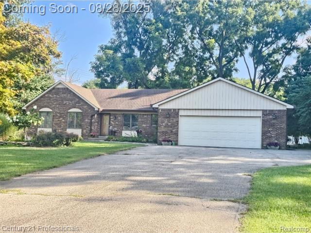 front view picture of 32301 Myrna, Livonia, MI. 48154