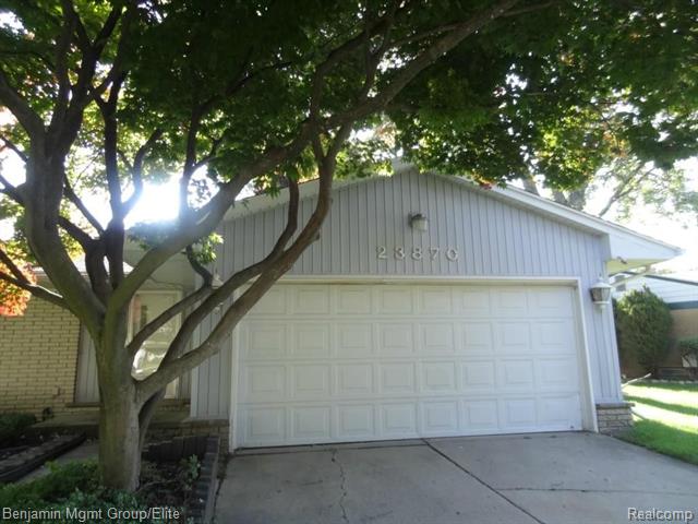 front view picture of 23870 Rockingham St, Southfield, MI. 48033