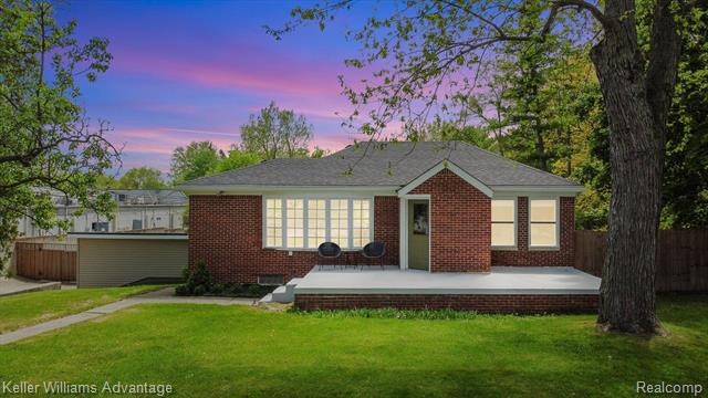 front view picture of 29435 Munger, Livonia, MI. 48154