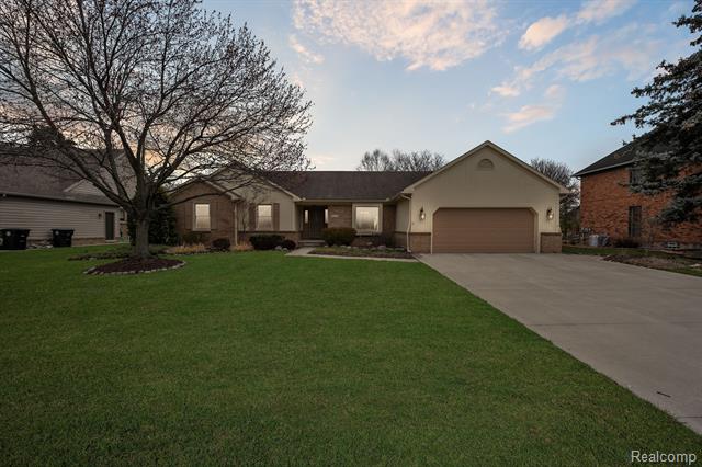 front view picture of 20172 Wayne, Livonia, MI. 48152