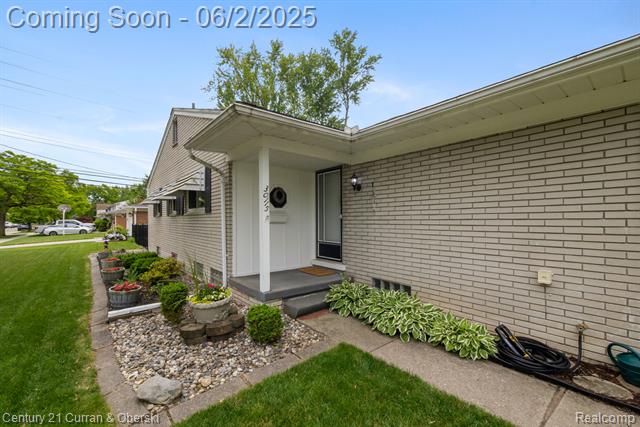 front view picture of 30115 Brookview, Livonia, MI. 48152