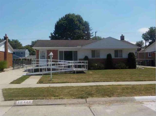 front view picture of 19436 Donna, Livonia, MI. 48152