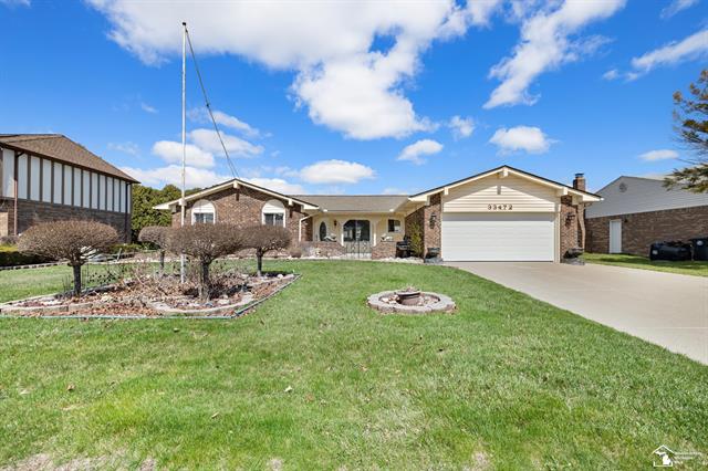 front view picture of 33472 6 Mile Rd, Livonia, MI. 48152