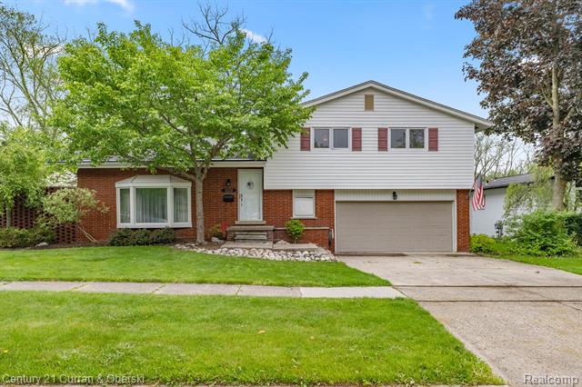 front view picture of 16220 Alpine, Livonia, MI. 48154