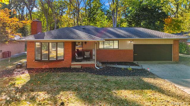 front view picture of 16537 Pollyanna, Livonia, MI. 48154