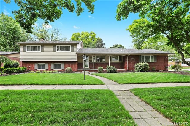 front view picture of 33755 Grove, Livonia, MI. 48154