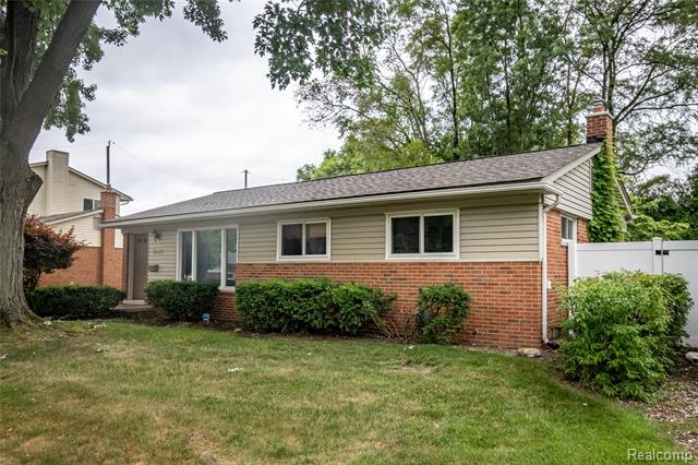 front view picture of 19443 Auburndale, Livonia, MI. 48152