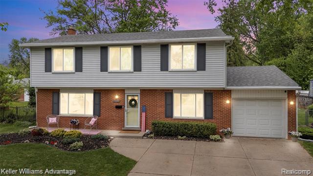 front view picture of 23355 Larkshire St, Farmington, MI. 48336