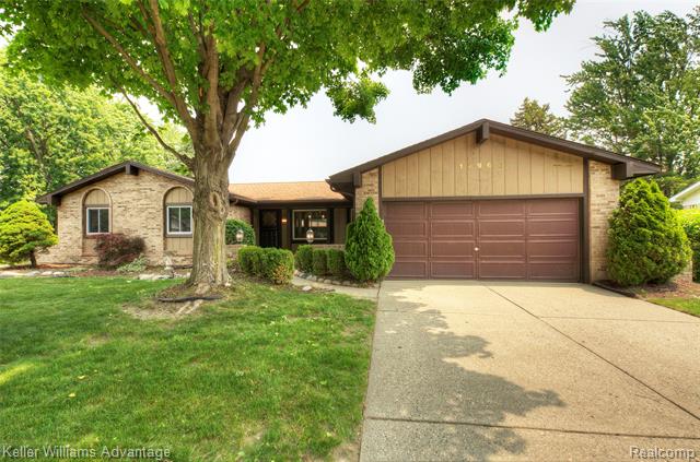 front view picture of 17968 Vacri, Livonia, MI. 48152