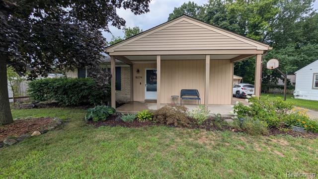 front view picture of 18274 Myron, Livonia, MI. 48152