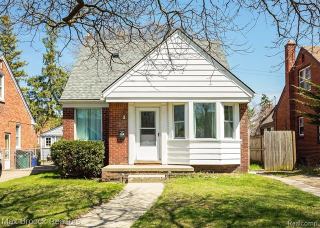 front view picture of 23230 Sherman St, Oak Park, MI. 48237