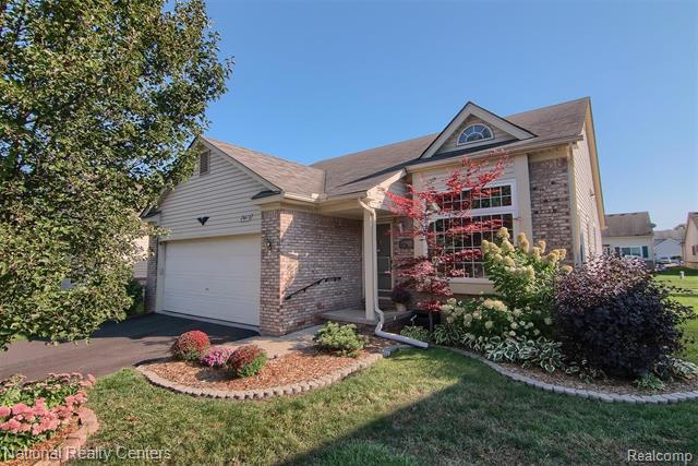 front view picture of 28673 E Bayberry Ct, Livonia, MI. 48154