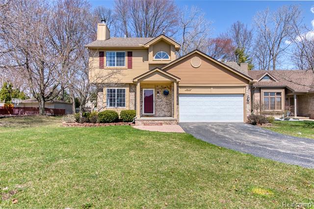 front view picture of 28750 W Bayberry Ct, Livonia, MI. 48154