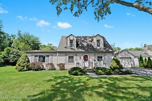 front view picture of 29220 Grove, Livonia, MI. 48154